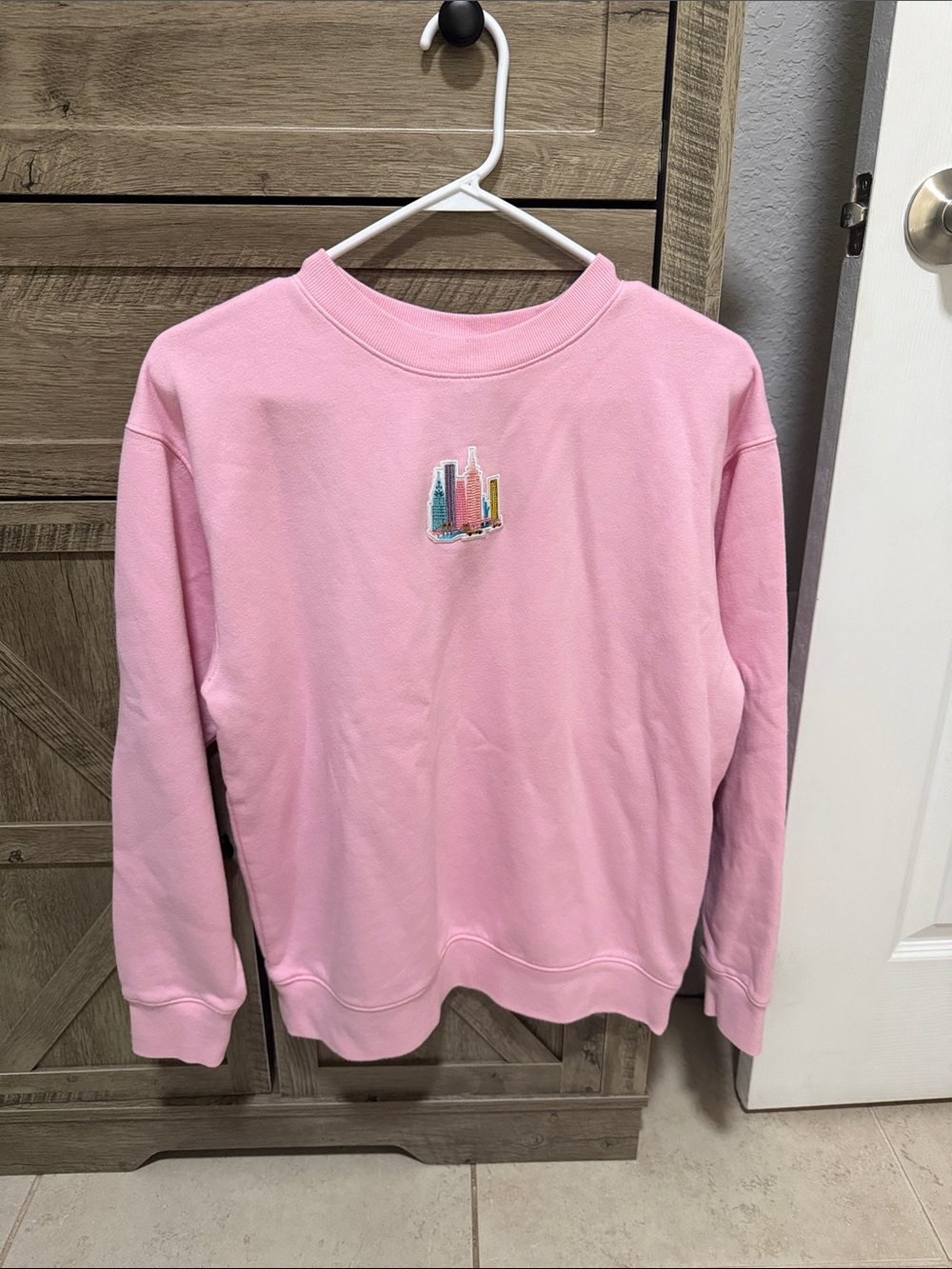 Universal Thread Pink Crewneck Sweatshirt with Colorful City Patch